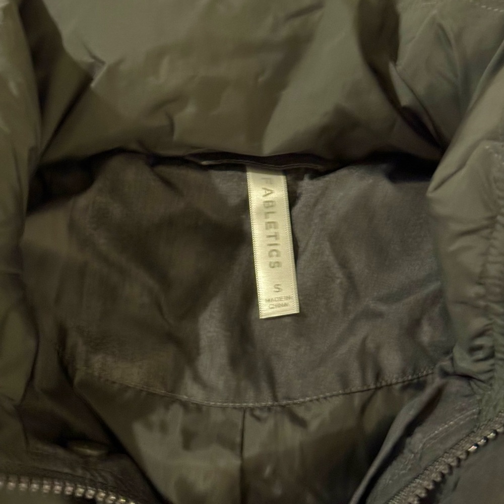 NWT Fabletics Essential Puffer, small - Picture 9 of 11